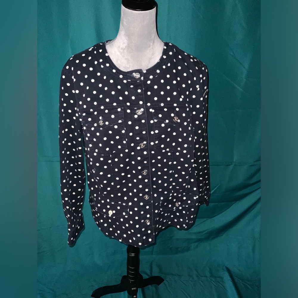 CHAPS, WOMENS’ SIZE 2X TOP WITH FOUR POCKETS, BLACK WITH WHITE CIRCLES, EUC